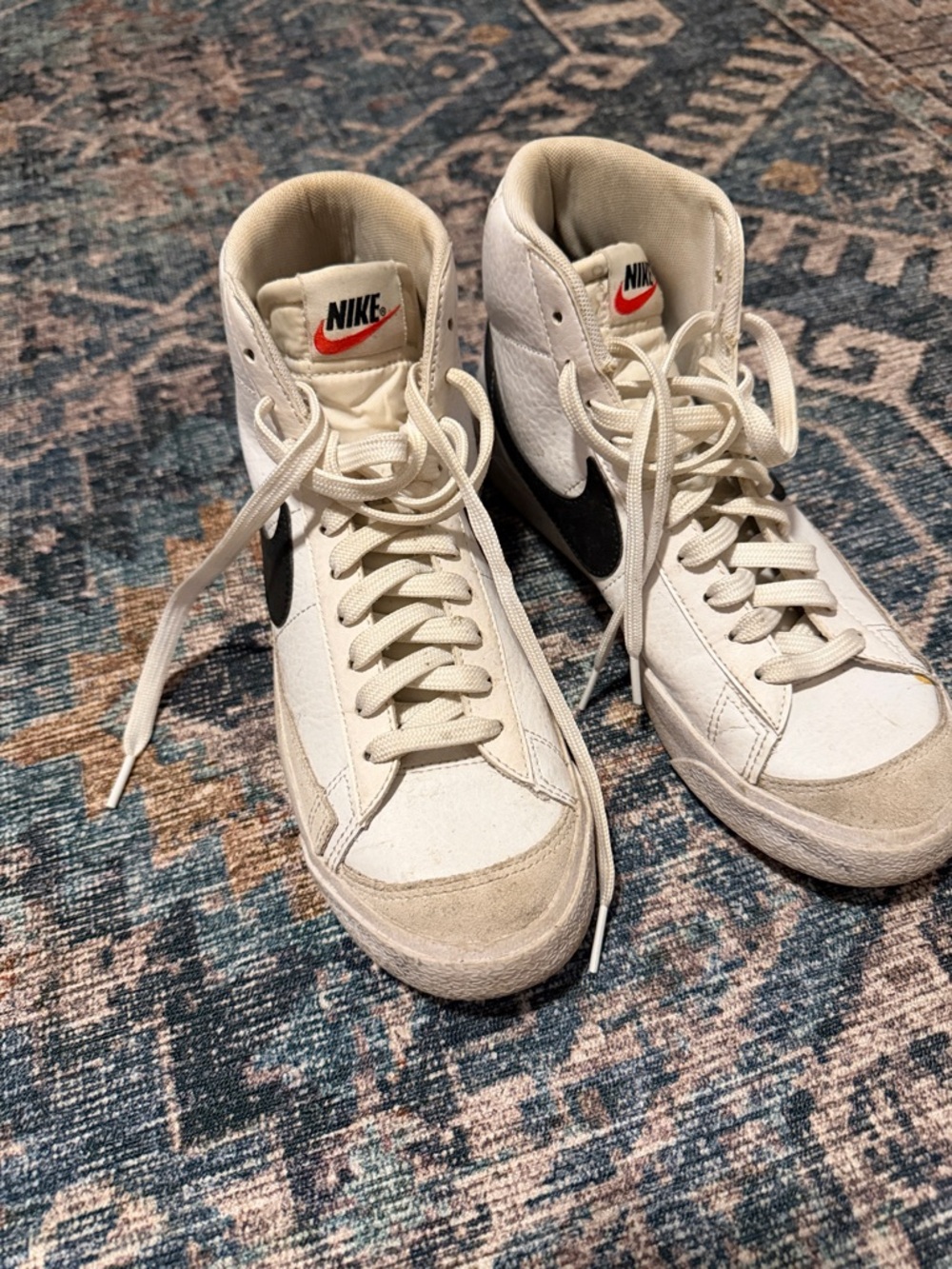 Nike Blazer Mid 77 View 2